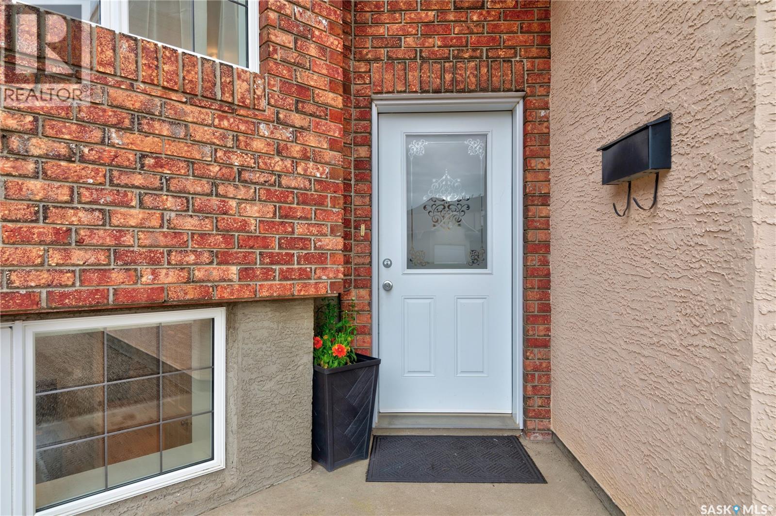 751 Bluebird Crescent, Regina, Saskatchewan  S4N 7S3 - Photo 3 - SK039985
