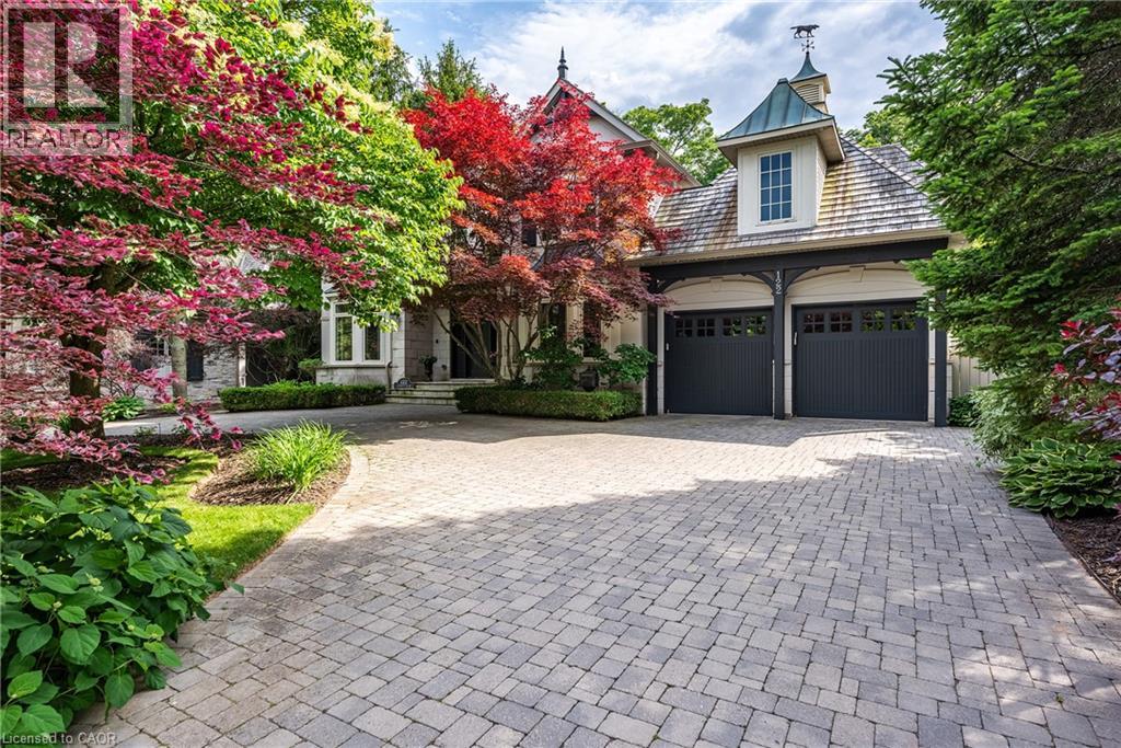 122 LISONALLY Court, Oakville, Ontario