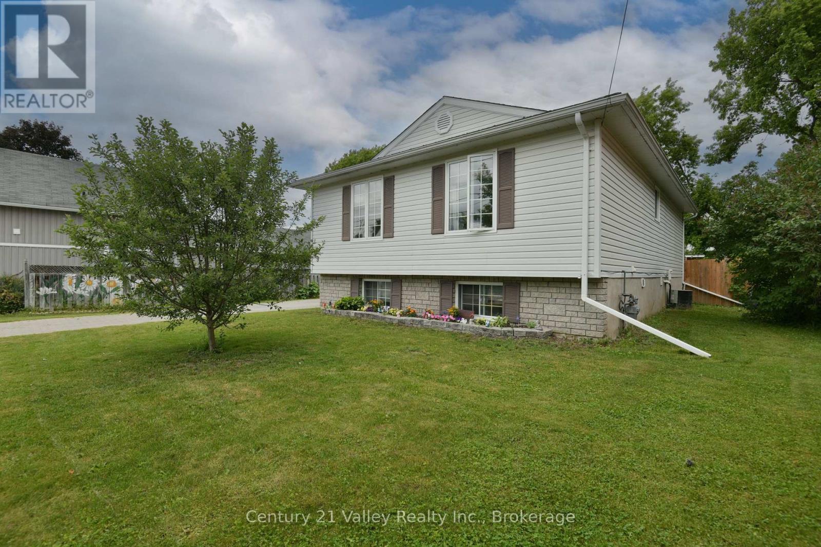 99 QUEEN STREET N, Renfrew, Ontario
