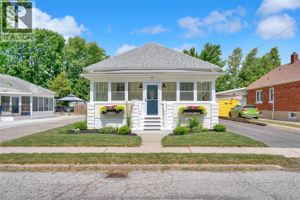 17 Lowe Street, Chatham, Ontario  N7L 1J6 - Photo 2 - 26014330