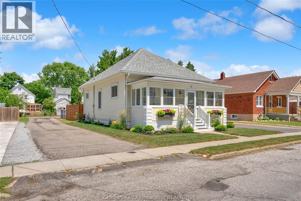 17 Lowe Street, Chatham, Ontario  N7L 1J6 - Photo 4 - 26014330