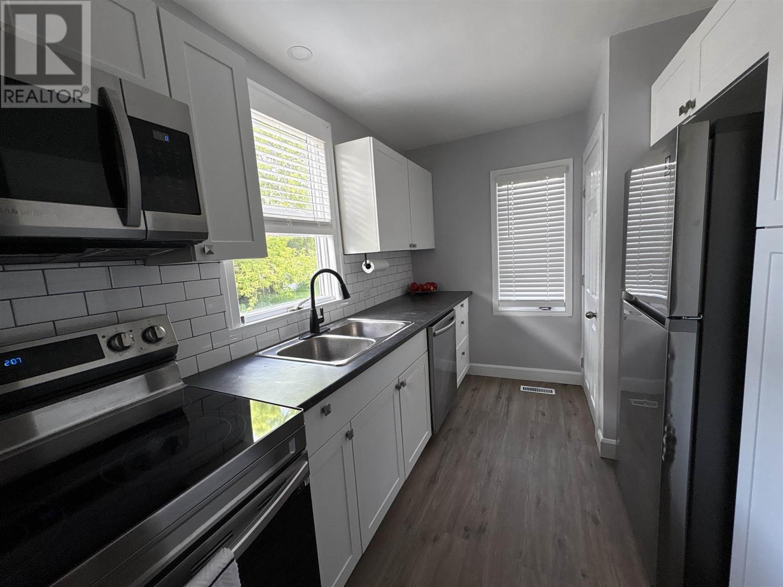 216 Wellington St, Sault Ste. Marie, Ontario  P6A 2L5 - Photo 8 - SM261515