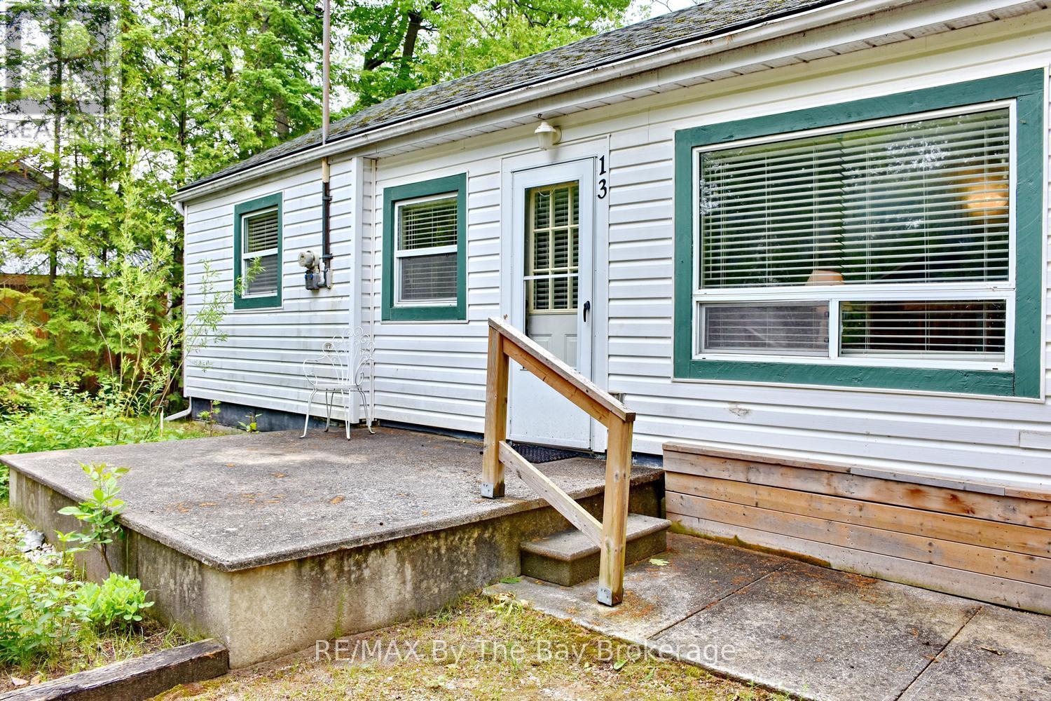 13 5th Lane, Wasaga Beach, Ontario  L9Z 2E9 - Photo 3 - S13465818