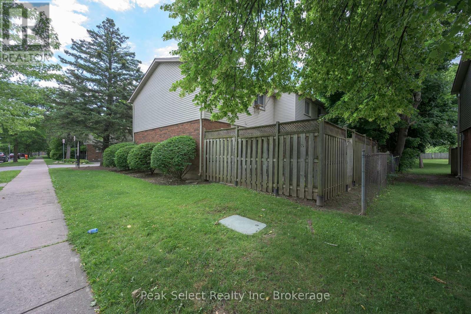 118 - 1330 Jalna Boulevard, London South (South X), Ontario N6E 2H7 - Photo 2 - X13465720