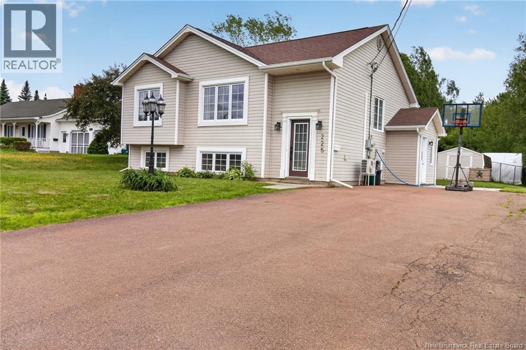 225 Thomas Street, Dieppe, New Brunswick  E1A 2C3 - Photo 3 - NB142331
