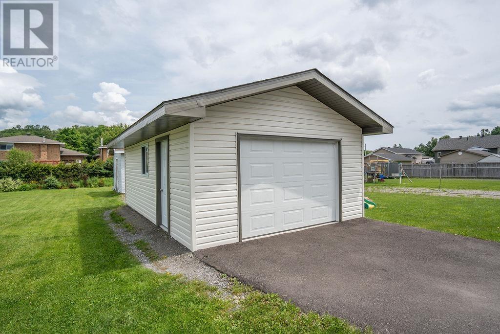 102 Central Creek Dr, Sault Ste. Marie, Ontario  P6C 6H3 - Photo 6 - SM261511