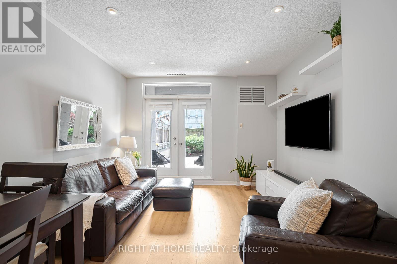 117 - 245 Dalesford Road, Toronto, Ontario  M8Y 4H7 - Photo 3 - W13465744