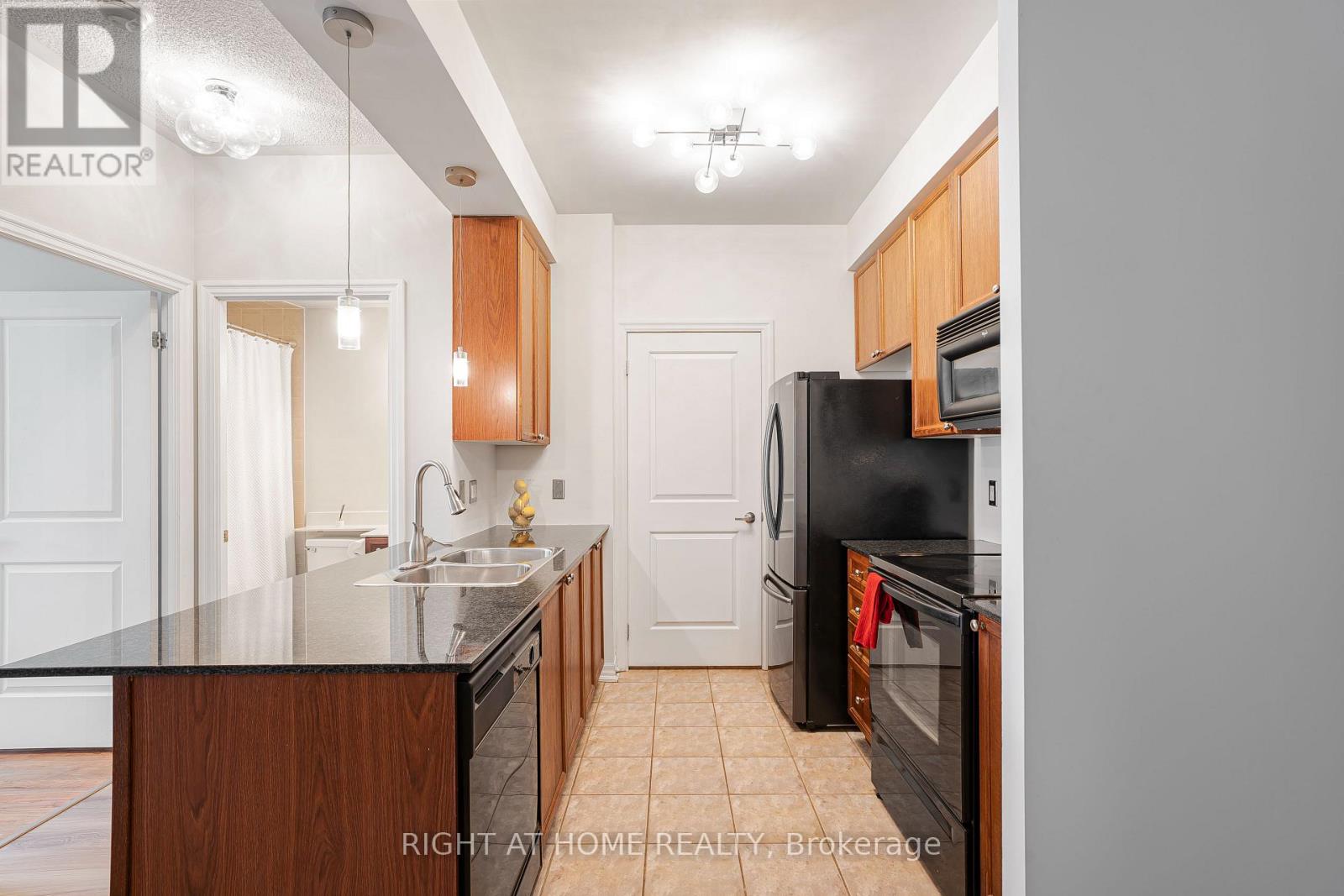117 - 245 Dalesford Road, Toronto, Ontario  M8Y 4H7 - Photo 4 - W13465744