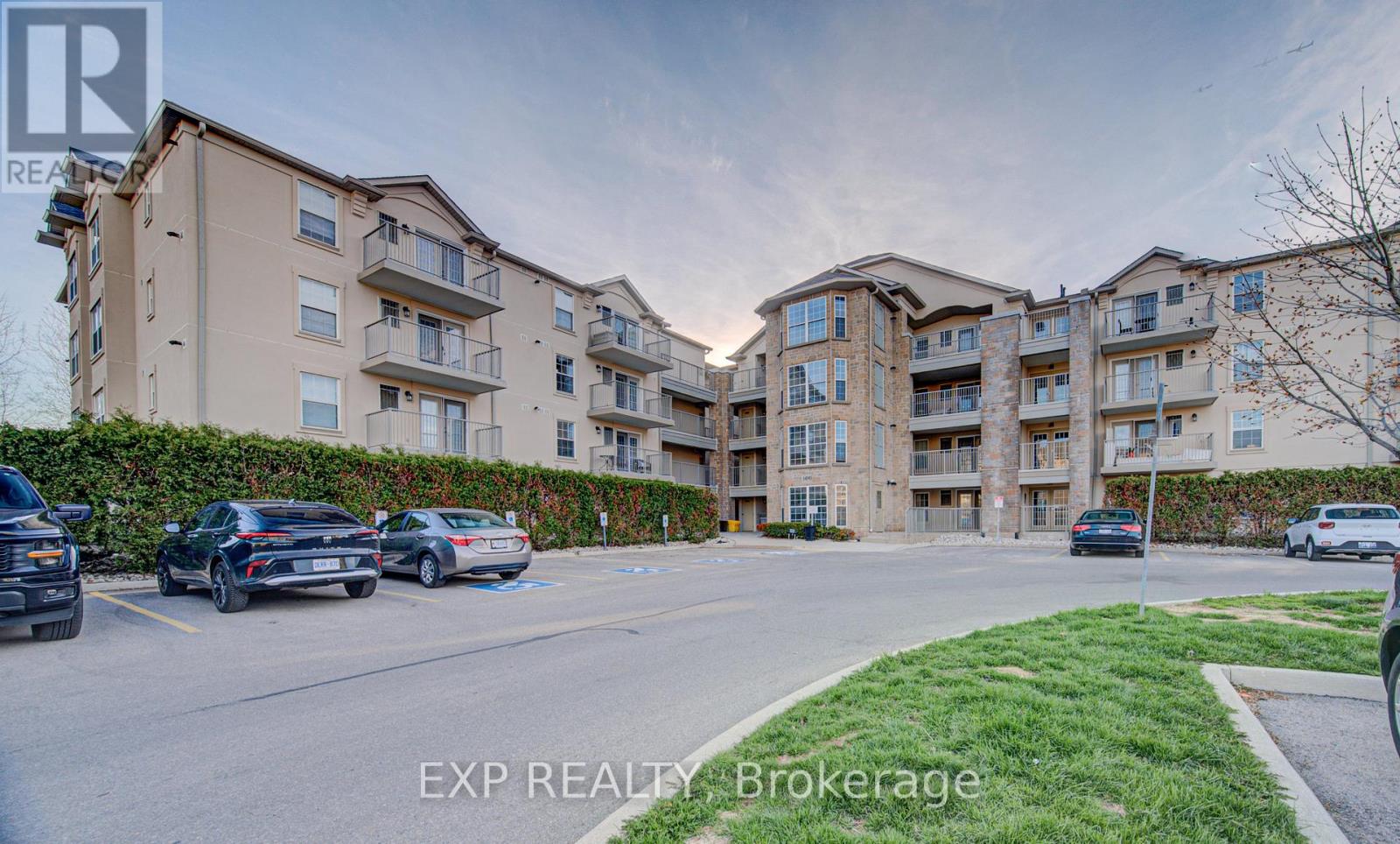 106 - 1490 Bishops Gate, Oakville, Ontario  L6M 4N3 - Photo 2 - W13465798