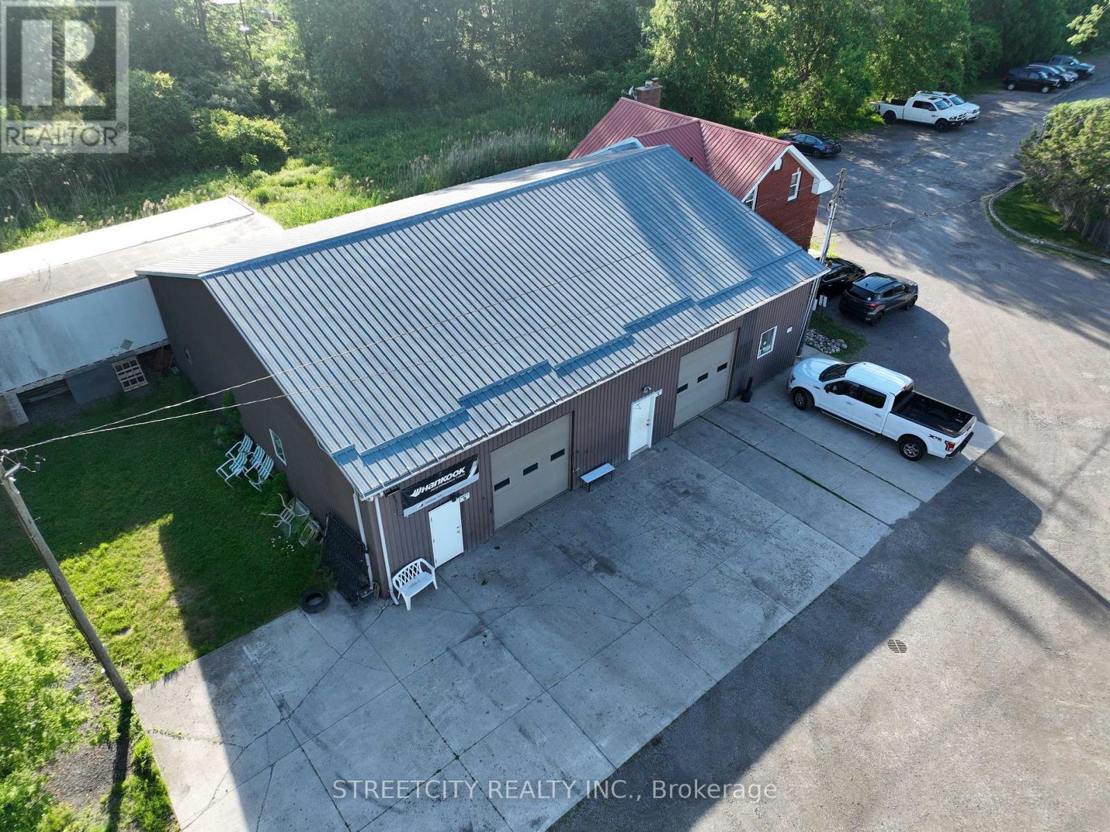 8 - 443 Exeter Road, London South, Ontario  N6E 2Z3 - Photo 2 - X13465928