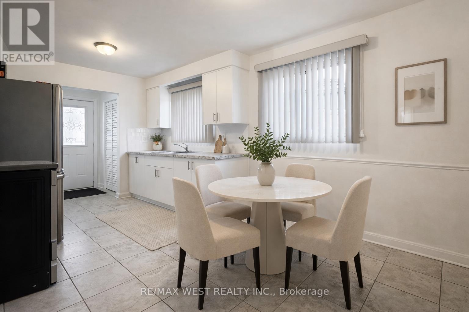 25 Bimini Crescent, Toronto, Ontario  M3N 1S1 - Photo 2 - W13153880