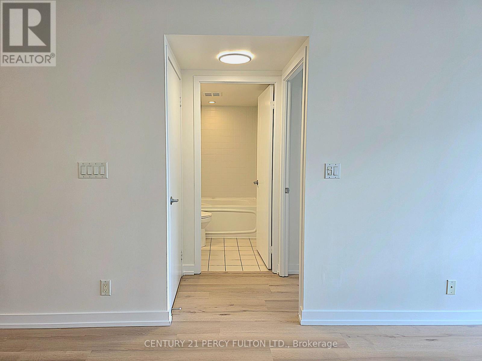 2108 - 36 Lee Centre Drive, Toronto, Ontario  M1H 3K2 - Photo 5 - E13465862