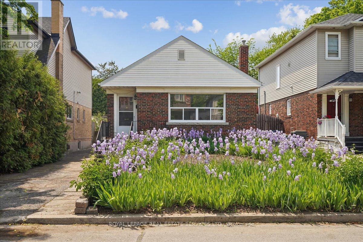 32 Woodland Park Road, Toronto, Ontario  M1N 2X6 - Photo 2 - E13465920
