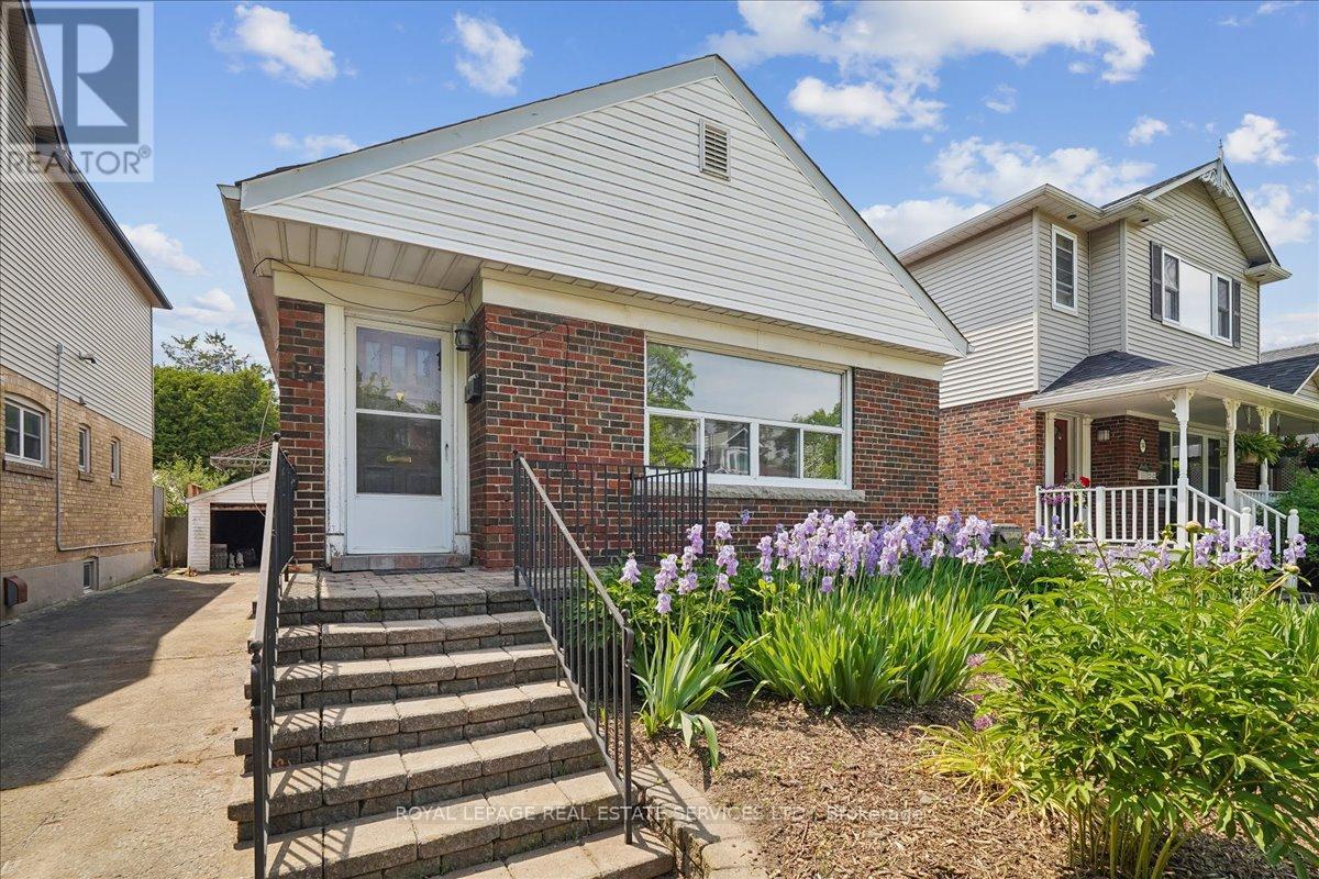 32 Woodland Park Road, Toronto, Ontario  M1N 2X6 - Photo 3 - E13465920