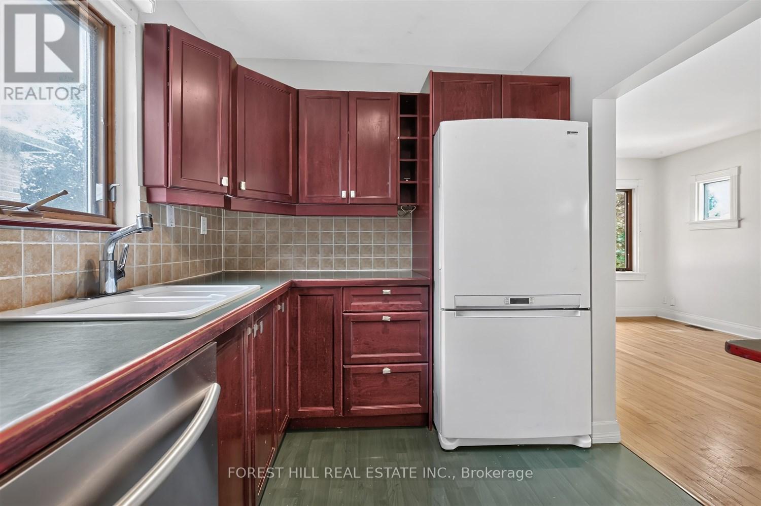 73 DUNINGTON DRIVE Toronto (Birchcliffe-Cliffside), ON M1N 3E4