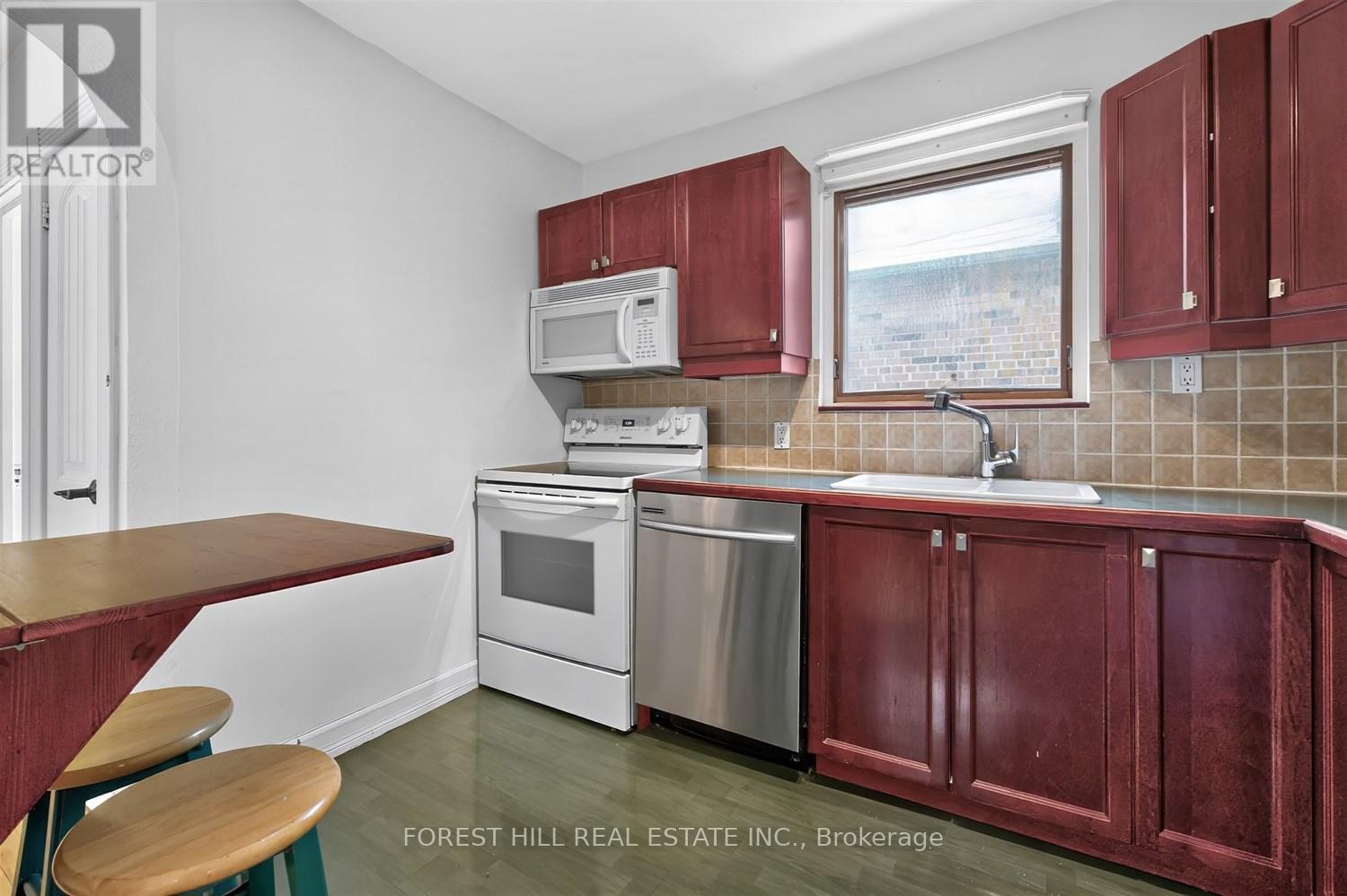 73 DUNINGTON DRIVE Toronto (Birchcliffe-Cliffside), ON M1N 3E4
