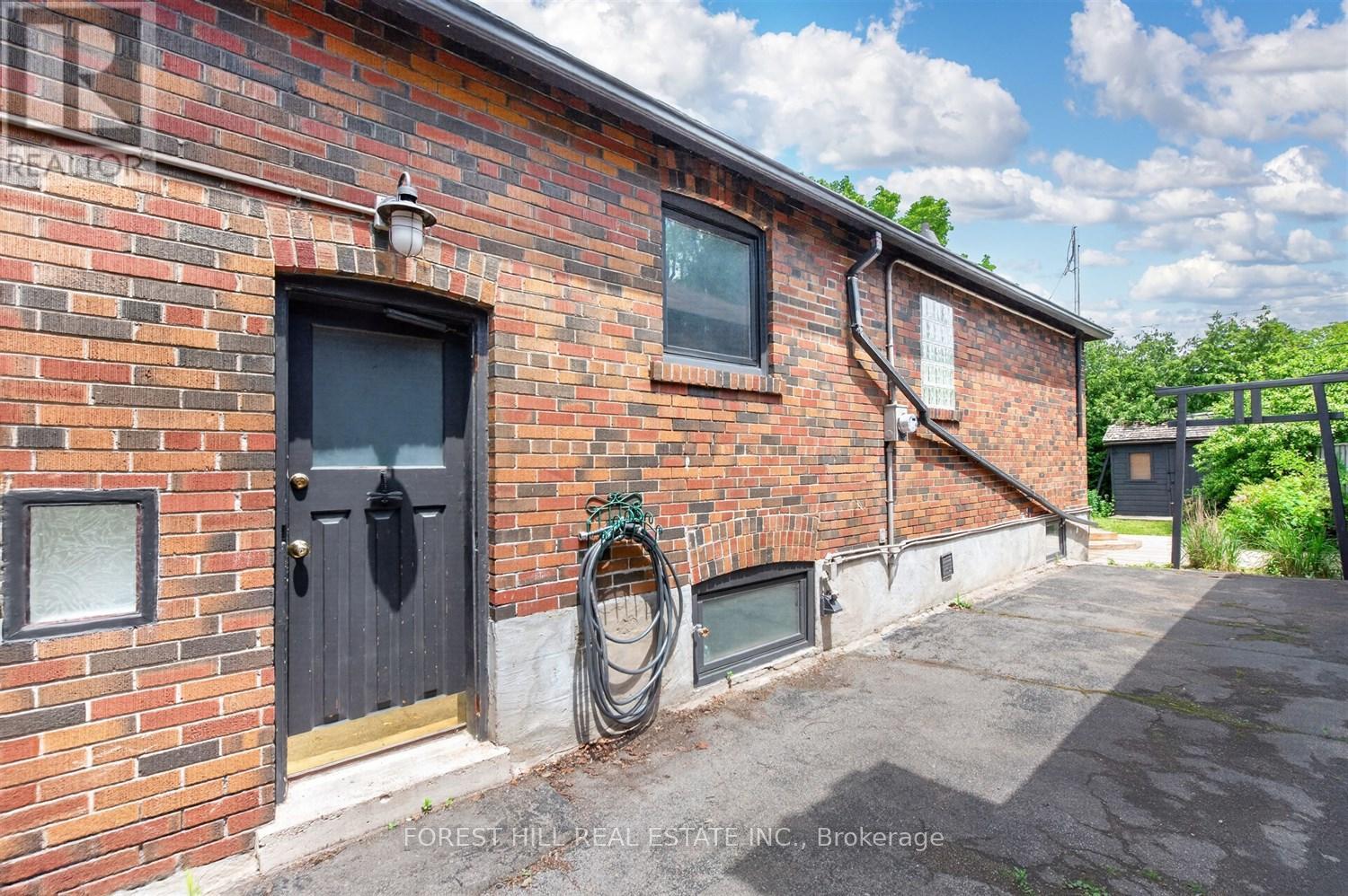 73 DUNINGTON DRIVE Toronto (Birchcliffe-Cliffside), ON M1N 3E4
