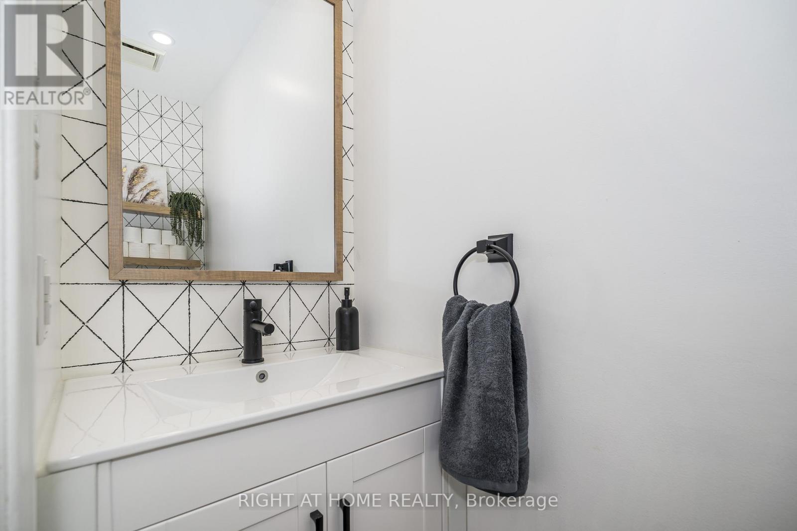 82 Reed Drive, Ajax, Ontario  L1S 6T6 - Photo 22 - E13465944