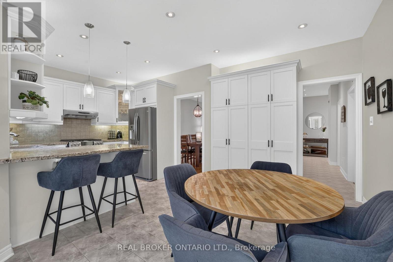 813 Surin Court, Newmarket, Ontario  L3Y 8R3 - Photo 6 - N13465940