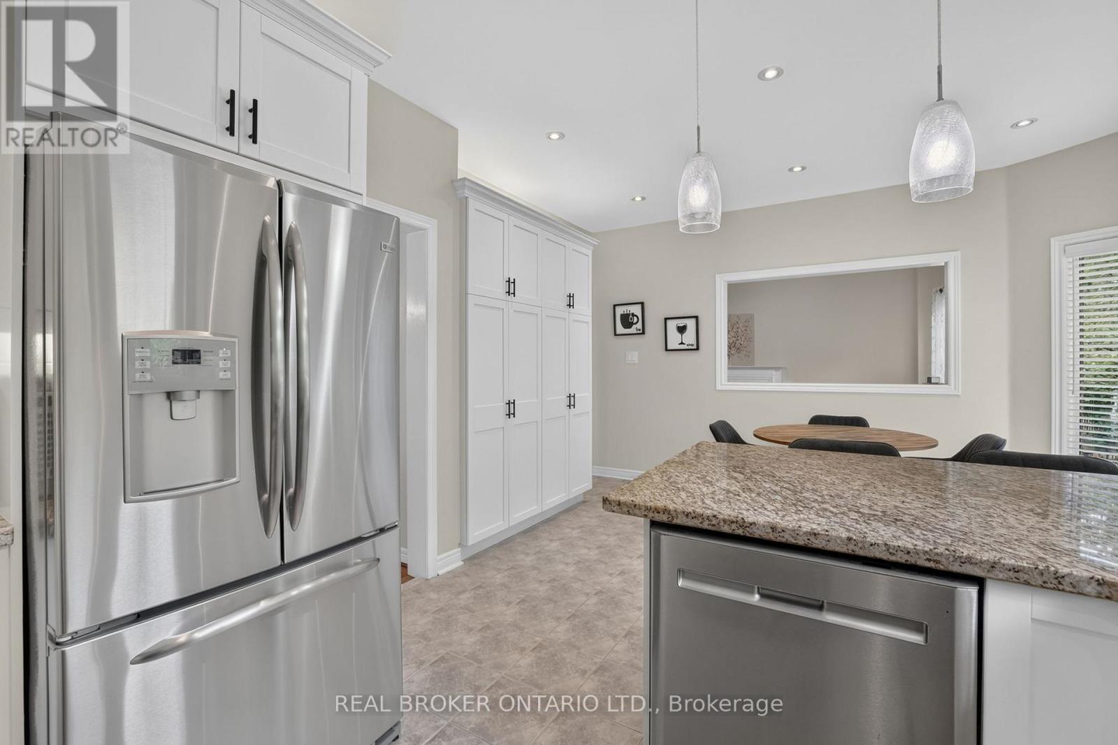 813 Surin Court, Newmarket, Ontario  L3Y 8R3 - Photo 9 - N13465940