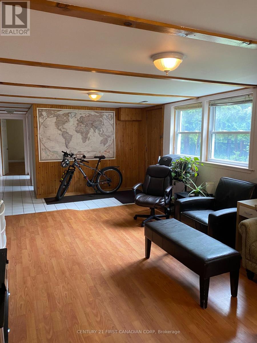 Basement Bedroom - 270 Sarnia Road, London North, Ontario  N6G 1M9 - Photo 6 - X13466352
