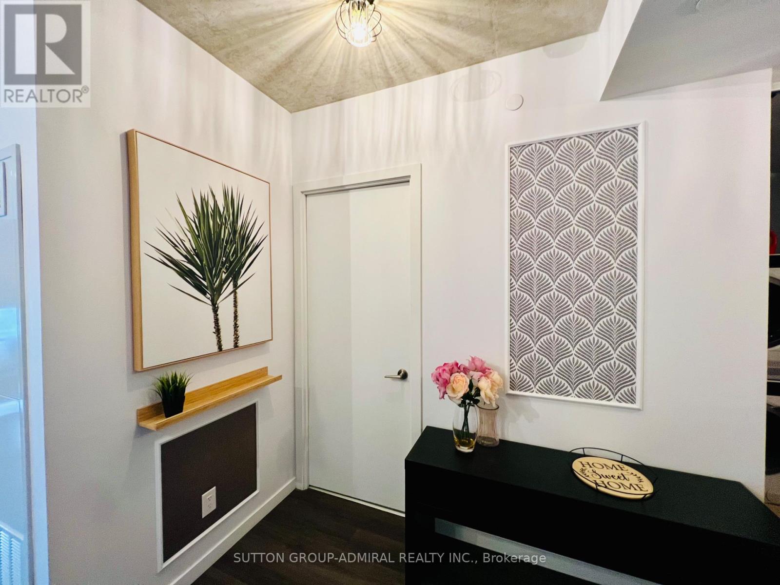 323 - 7 Smith Crescent, Toronto, Ontario  M8Z 0G3 - Photo 2 - W13070036