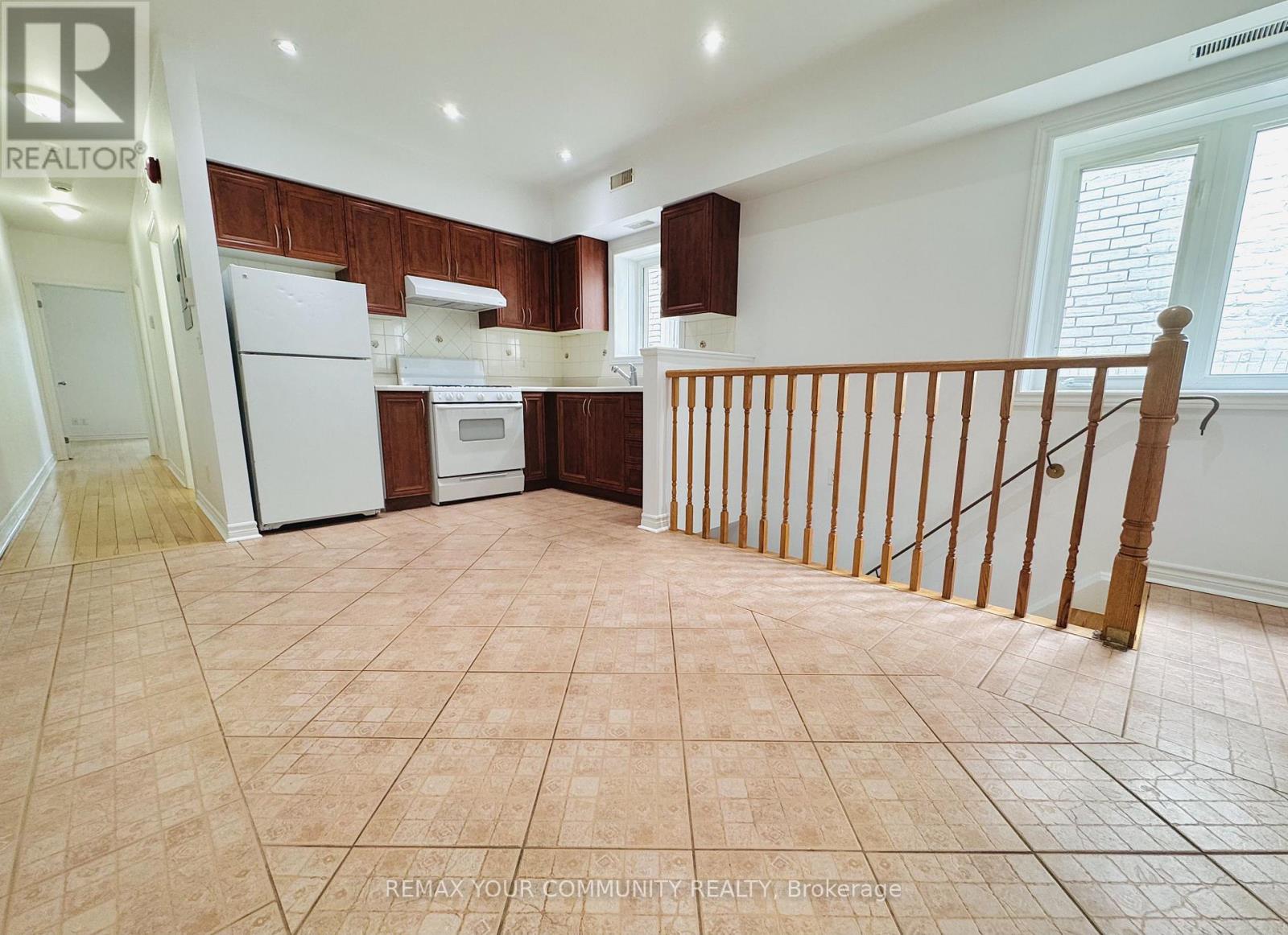 Unit 3 - 2415 Dundas Street W, Toronto, Ontario  M6P 1X3 - Photo 2 - W13465910
