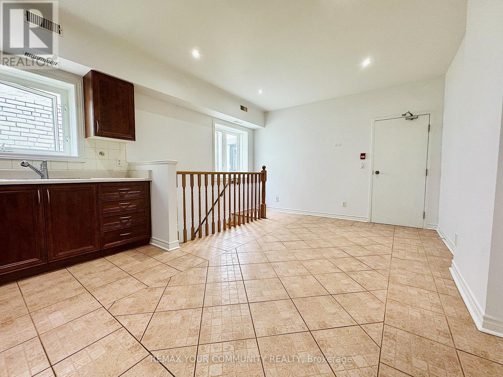 Unit 3 - 2415 Dundas Street W, Toronto, Ontario  M6P 1X3 - Photo 3 - W13465910