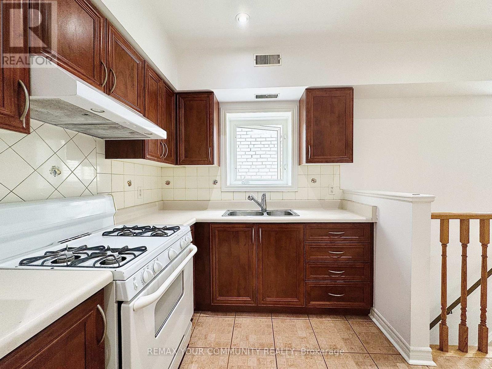 Unit 3 - 2415 Dundas Street W, Toronto, Ontario  M6P 1X3 - Photo 6 - W13465910