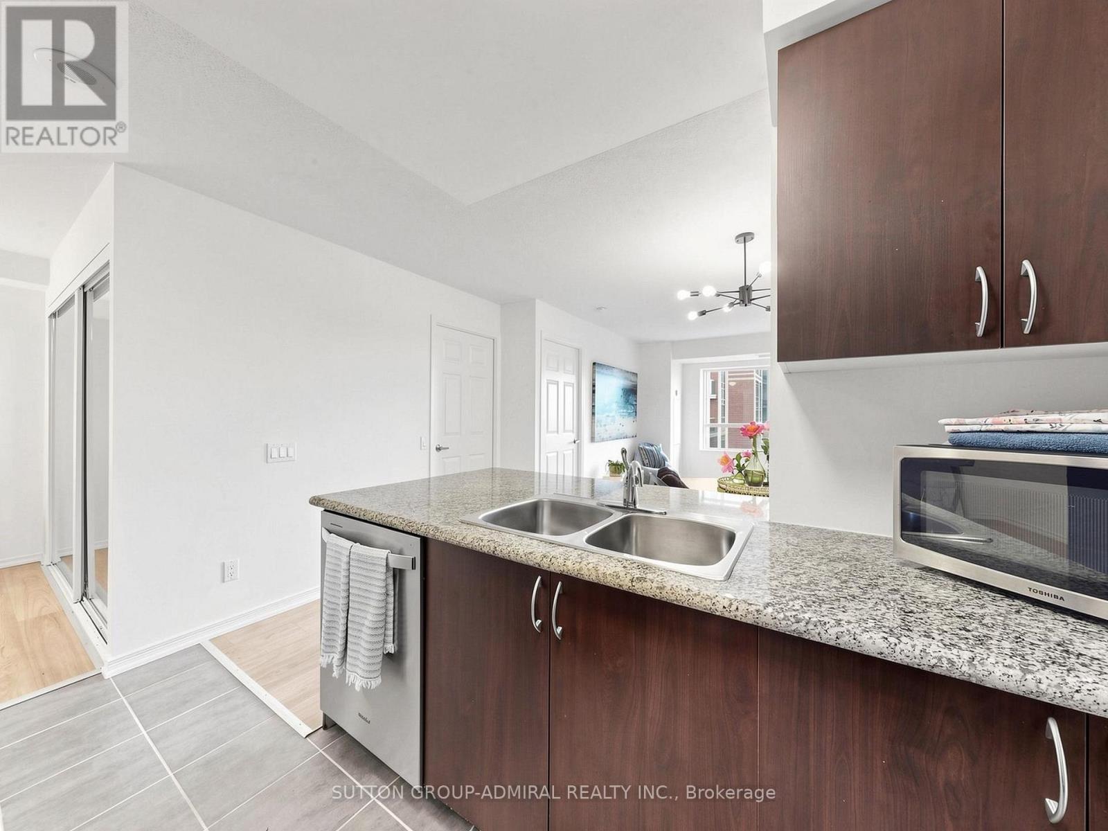 1039 - 60 Heintzman Street, Toronto, Ontario M6P 5A1 - Photo 5 - W13465978