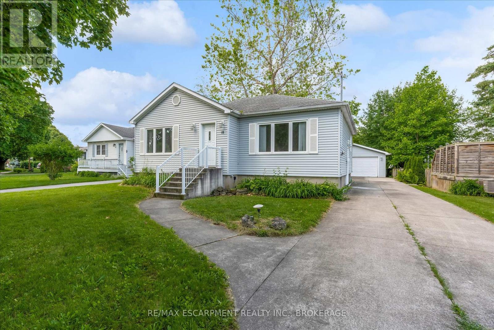 1 - 18 Bonavem Drive, St. Catharines, Ontario L2N 1X8 - Photo 2 - X13466360
