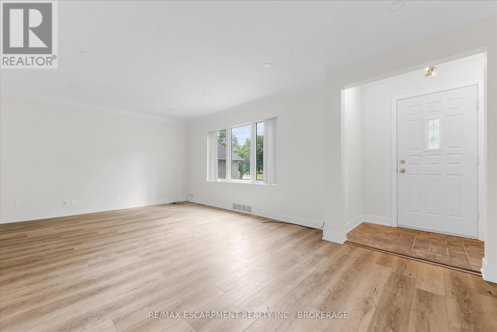 1 - 18 Bonavem Drive, St. Catharines, Ontario L2N 1X8 - Photo 3 - X13466360