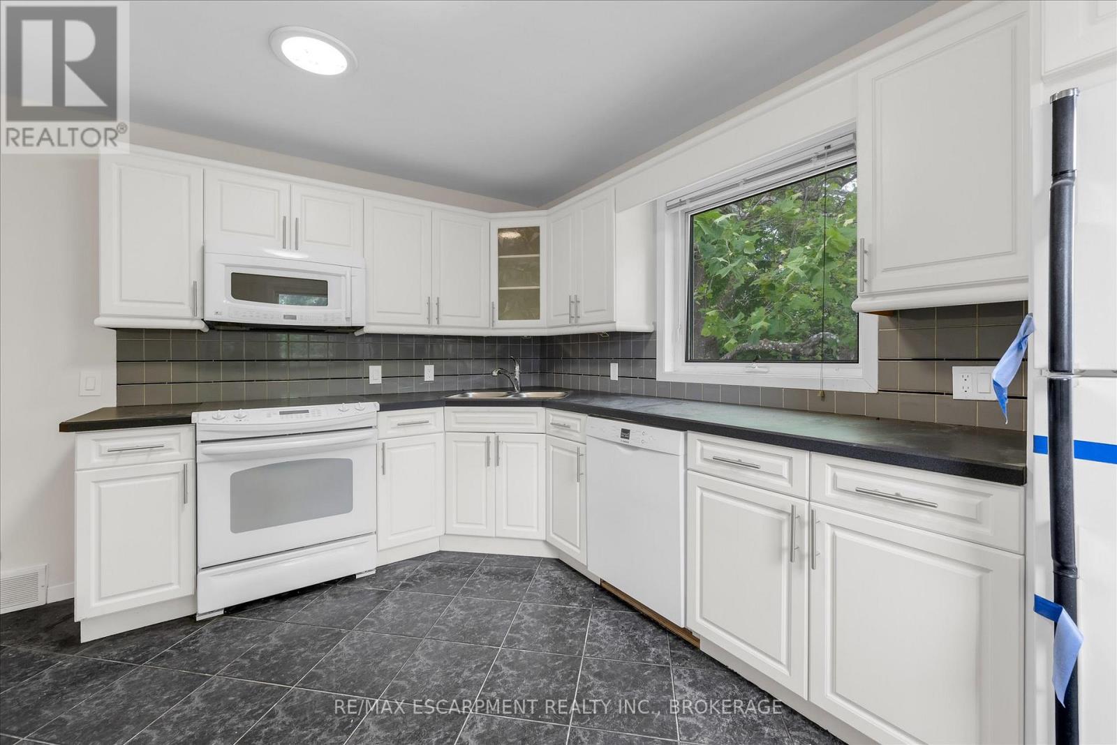 1 - 18 Bonavem Drive, St. Catharines, Ontario L2N 1X8 - Photo 8 - X13466360