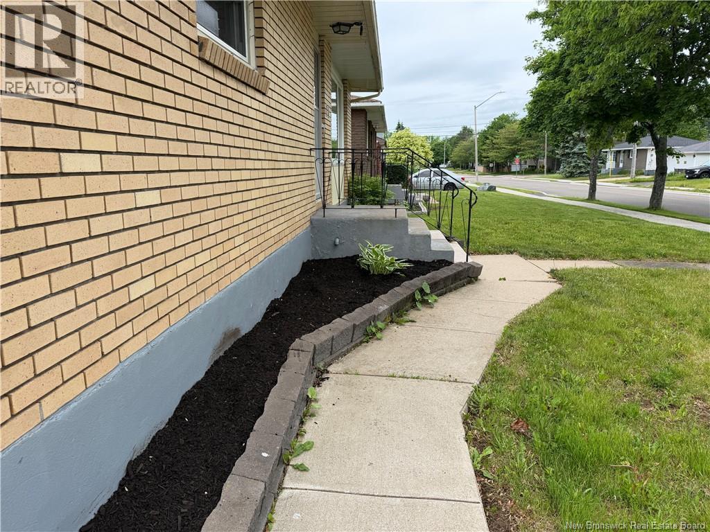 20 Danforth Street, Moncton, New Brunswick  E1C 3X7 - Photo 2 - NB141478