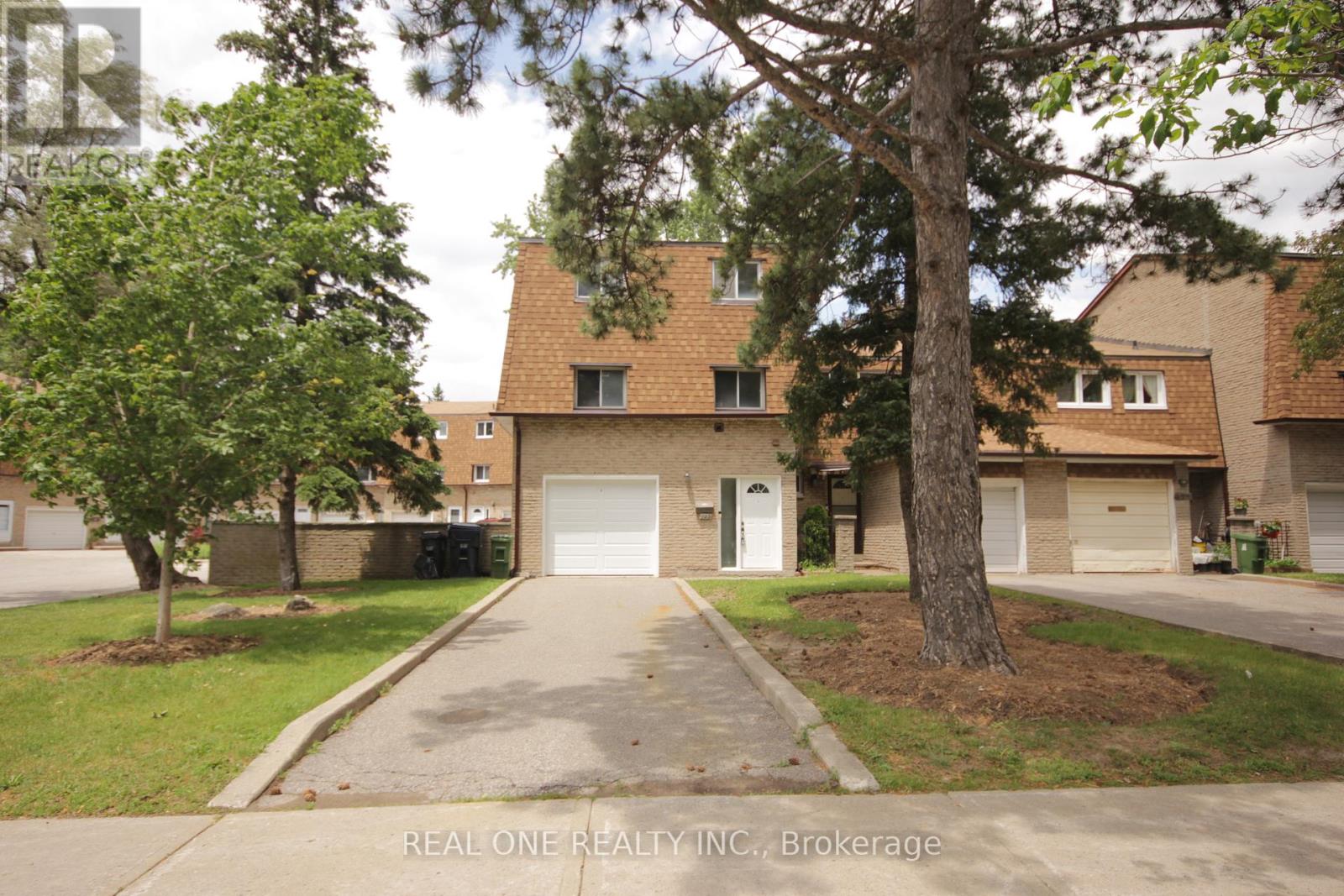 122 BEVERLY GLEN BOULEVARD, Toronto, Ontario