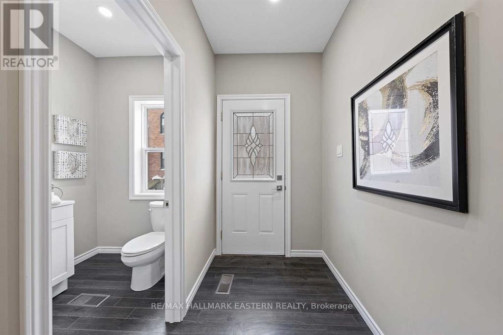 Main Floor - 184 Park Street N, Peterborough, Ontario  K9J 3P6 - Photo 4 - X13466410