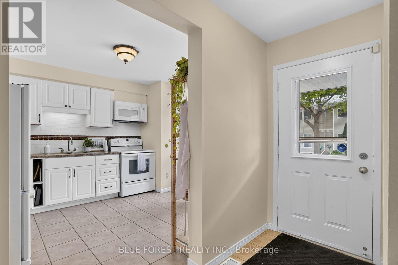2 - 409 Thompson Road, London South, Ontario  N5Z 4Z1 - Photo 2 - X13466538