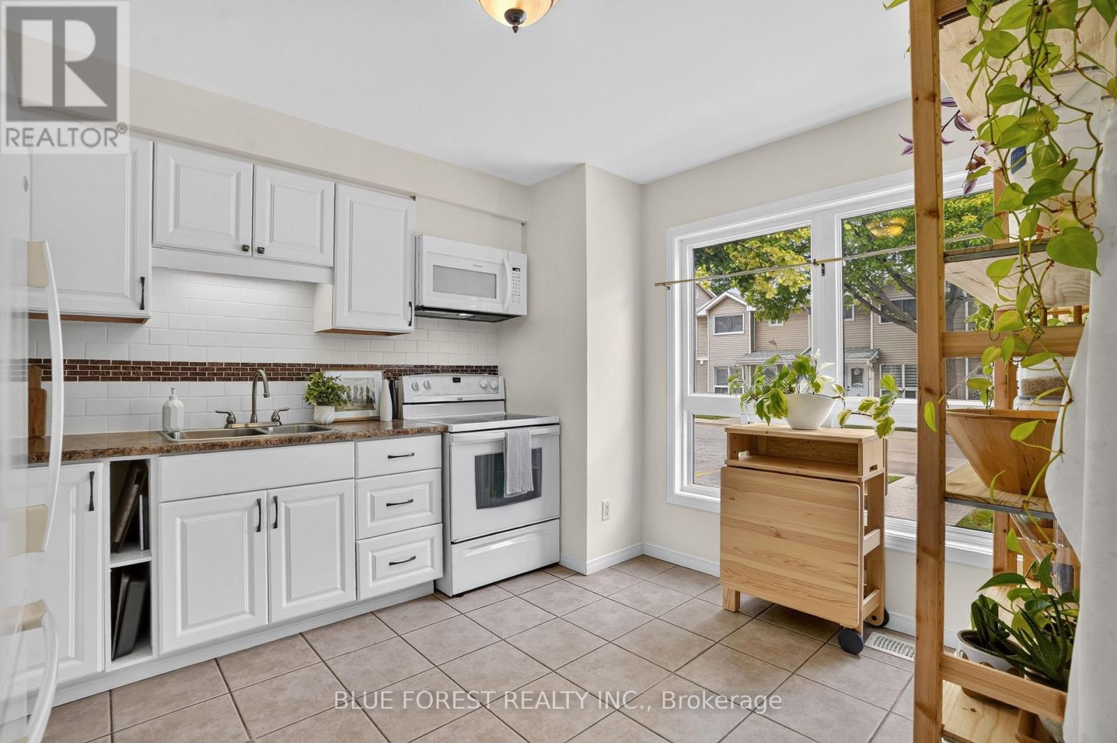 2 - 409 Thompson Road, London South, Ontario  N5Z 4Z1 - Photo 3 - X13466538