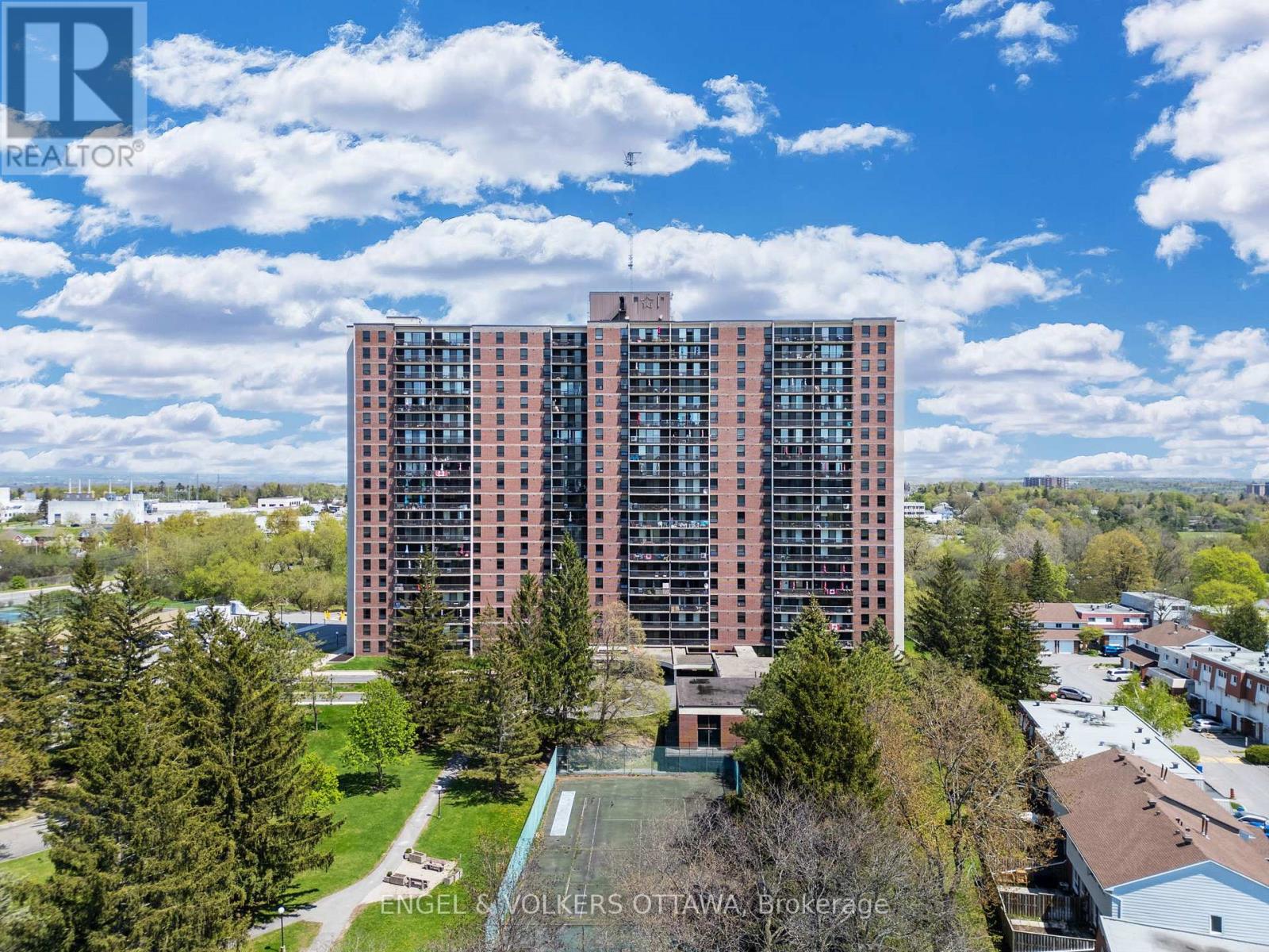 301 - 665 Bathgate Drive, Ottawa, Ontario K1K 3Y4 - Photo 2 - X13466512