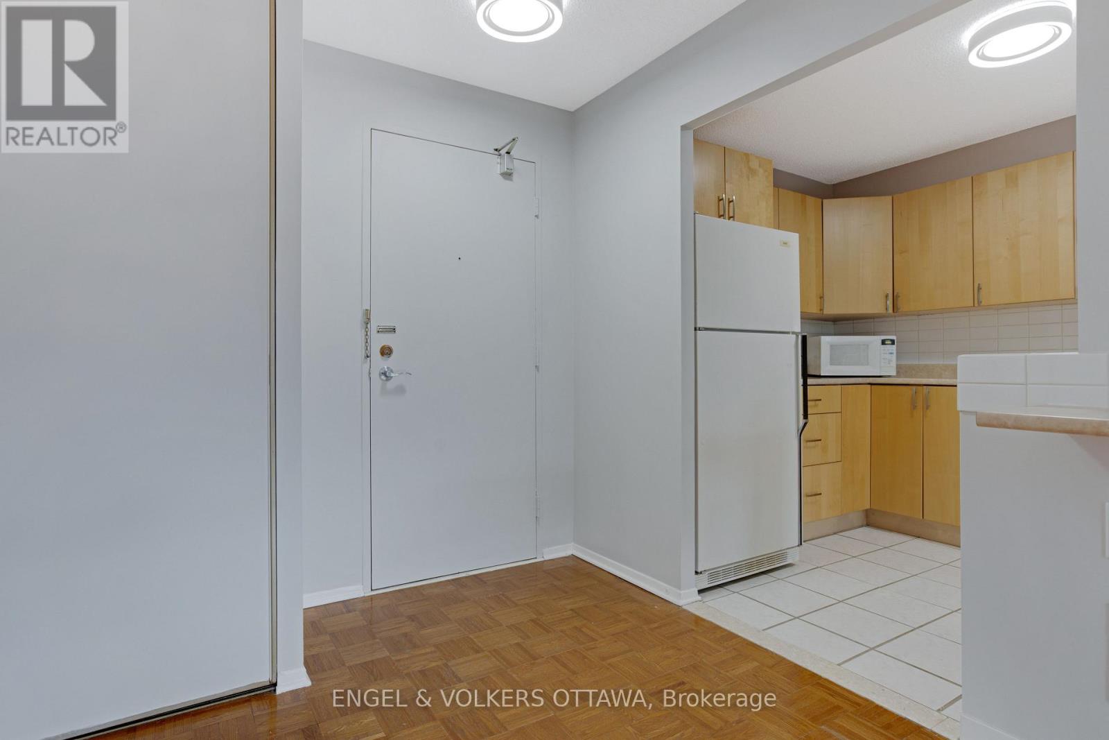 301 - 665 Bathgate Drive, Ottawa, Ontario K1K 3Y4 - Photo 3 - X13466512