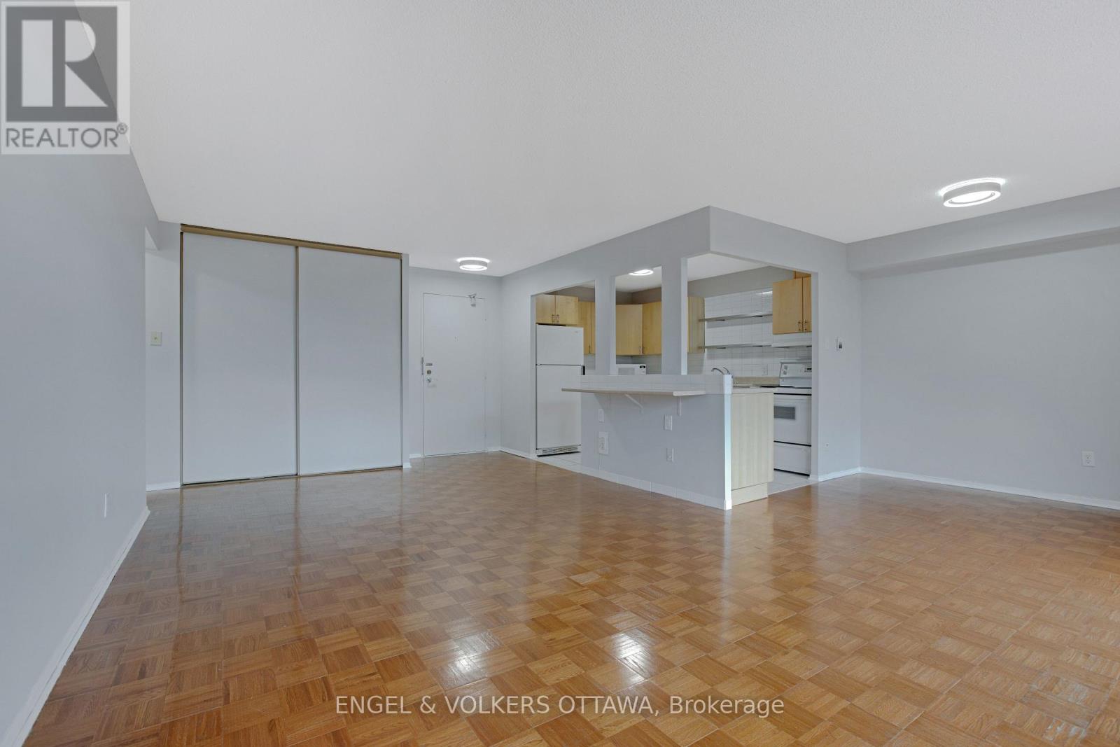 301 - 665 Bathgate Drive, Ottawa, Ontario K1K 3Y4 - Photo 5 - X13466512
