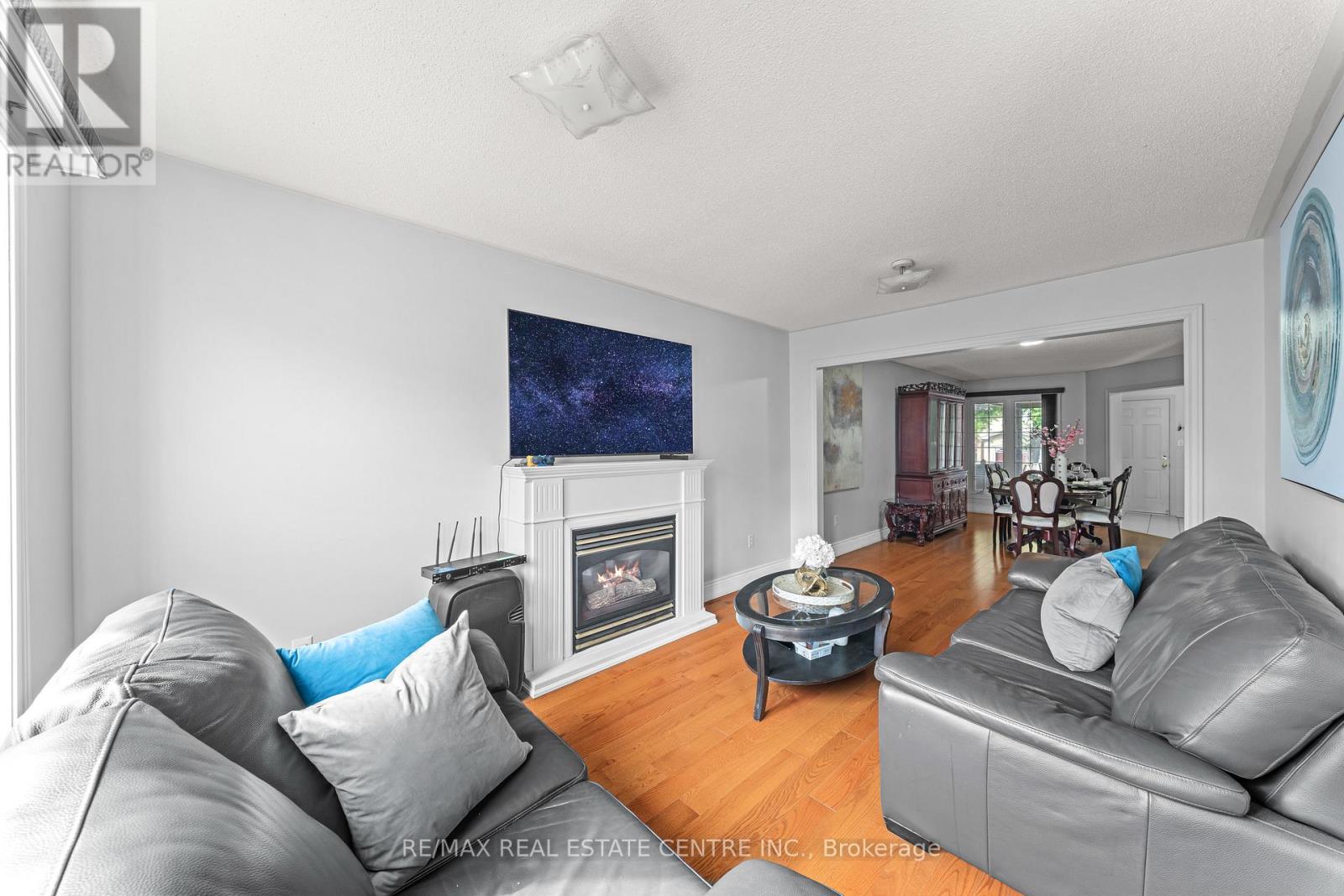 18 Velvet Grass Lane, Brampton, Ontario  L6R 1W6 - Photo 10 - W13466274