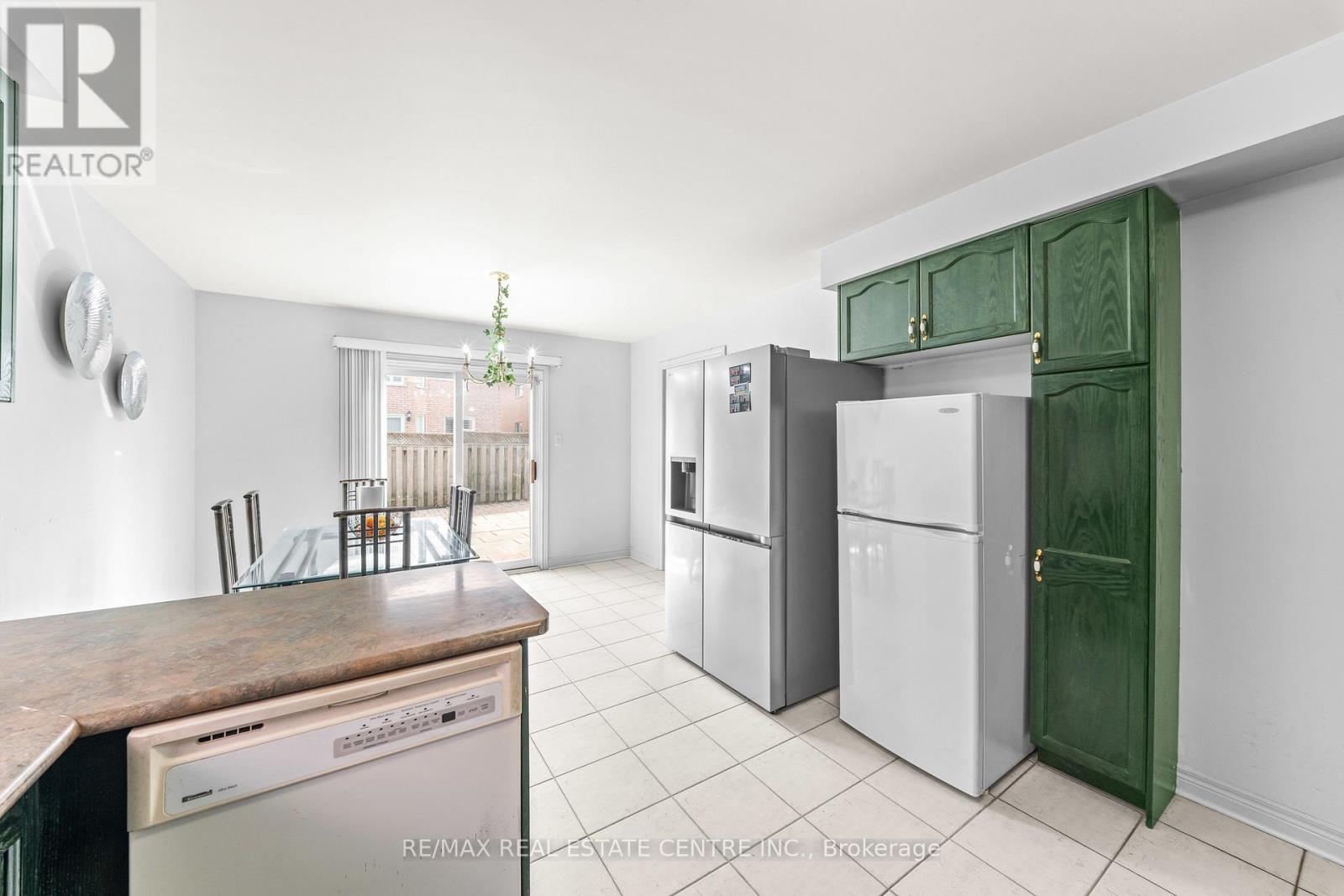 18 Velvet Grass Lane, Brampton, Ontario  L6R 1W6 - Photo 15 - W13466274