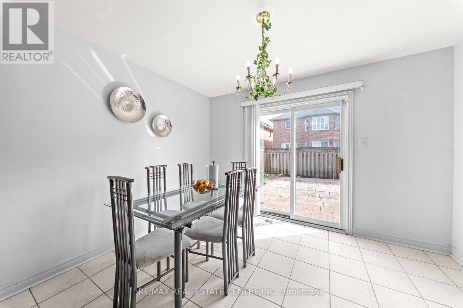 18 Velvet Grass Lane, Brampton, Ontario  L6R 1W6 - Photo 16 - W13466274