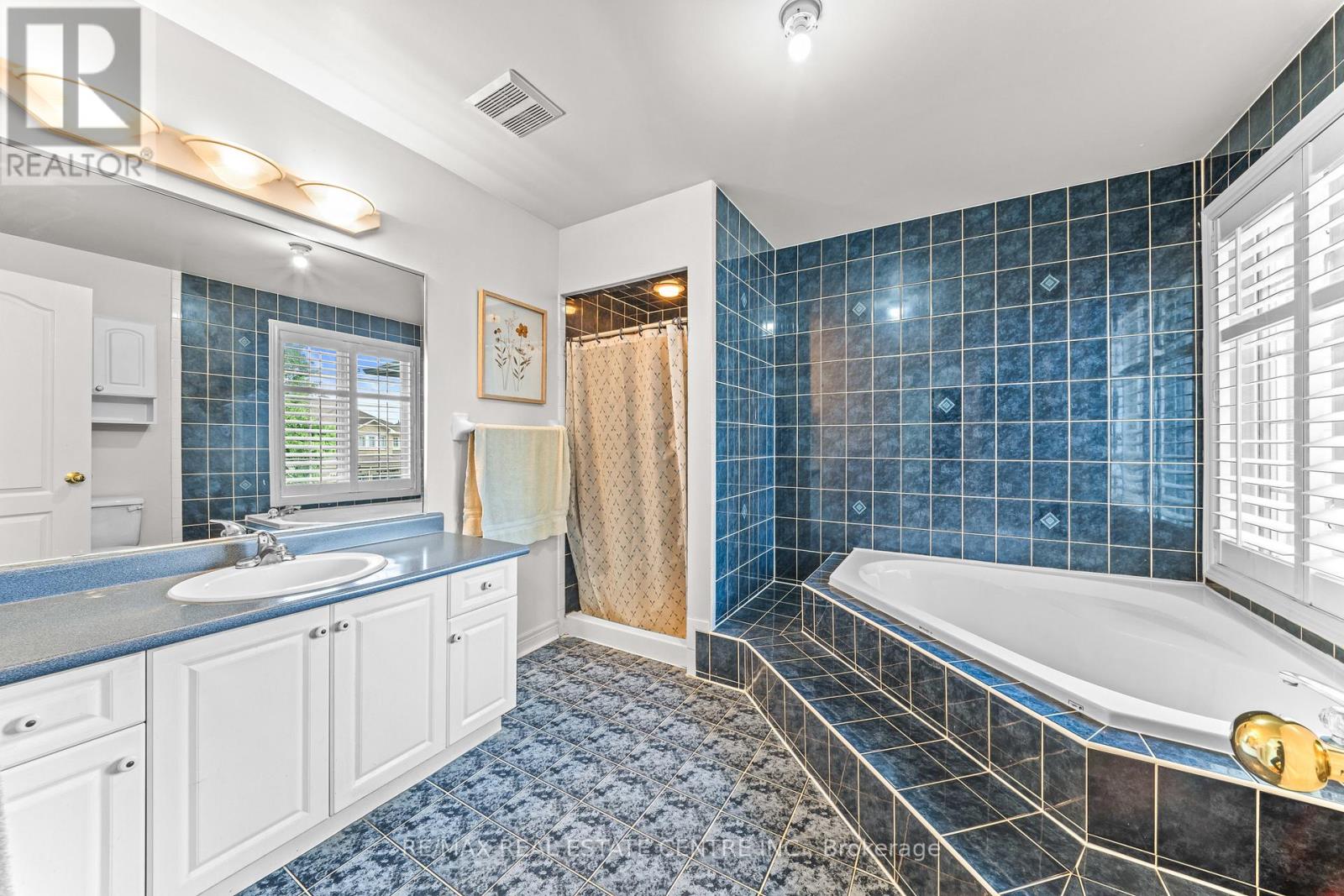 18 Velvet Grass Lane, Brampton, Ontario  L6R 1W6 - Photo 24 - W13466274