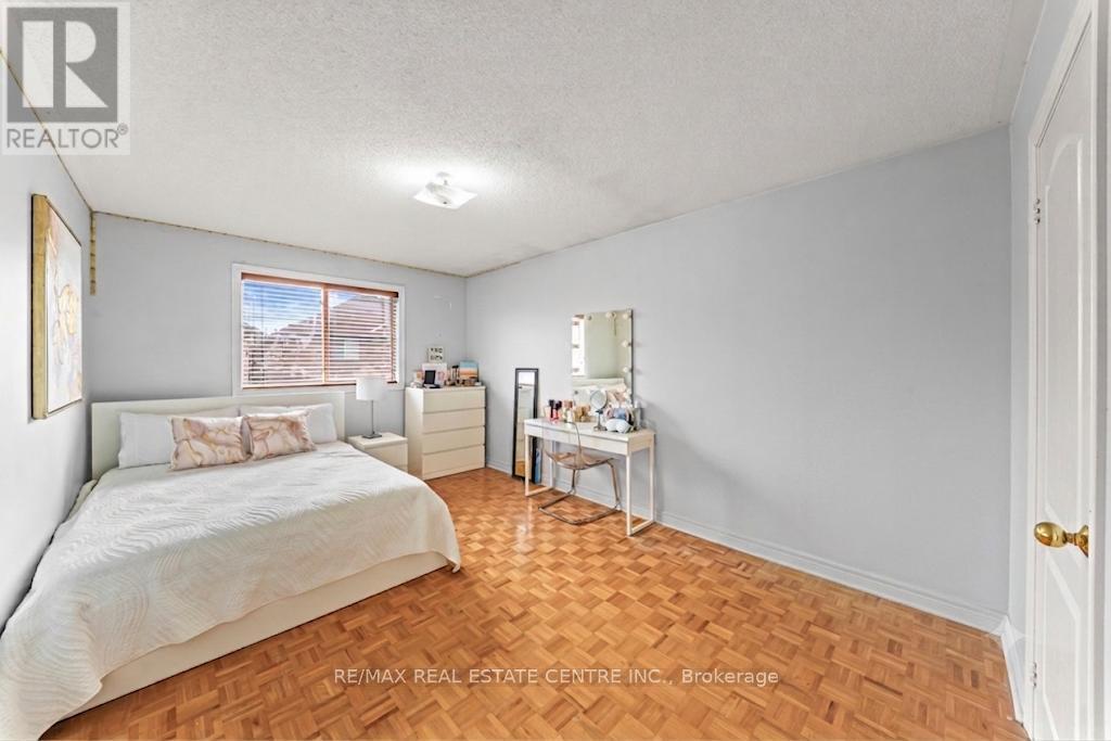 18 Velvet Grass Lane, Brampton, Ontario  L6R 1W6 - Photo 26 - W13466274