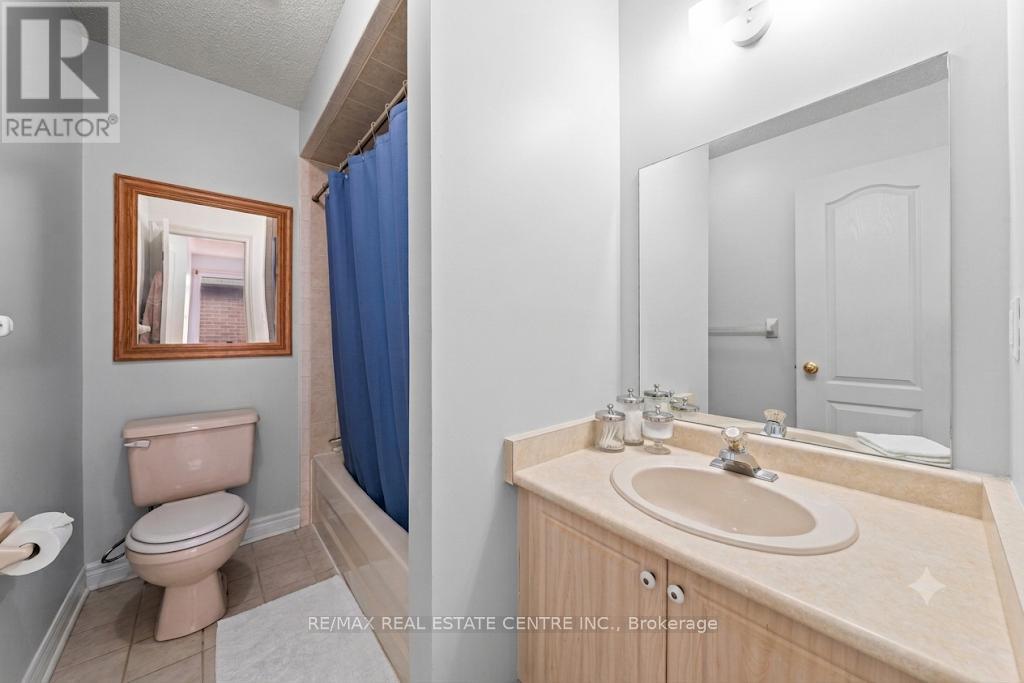 18 Velvet Grass Lane, Brampton, Ontario  L6R 1W6 - Photo 27 - W13466274