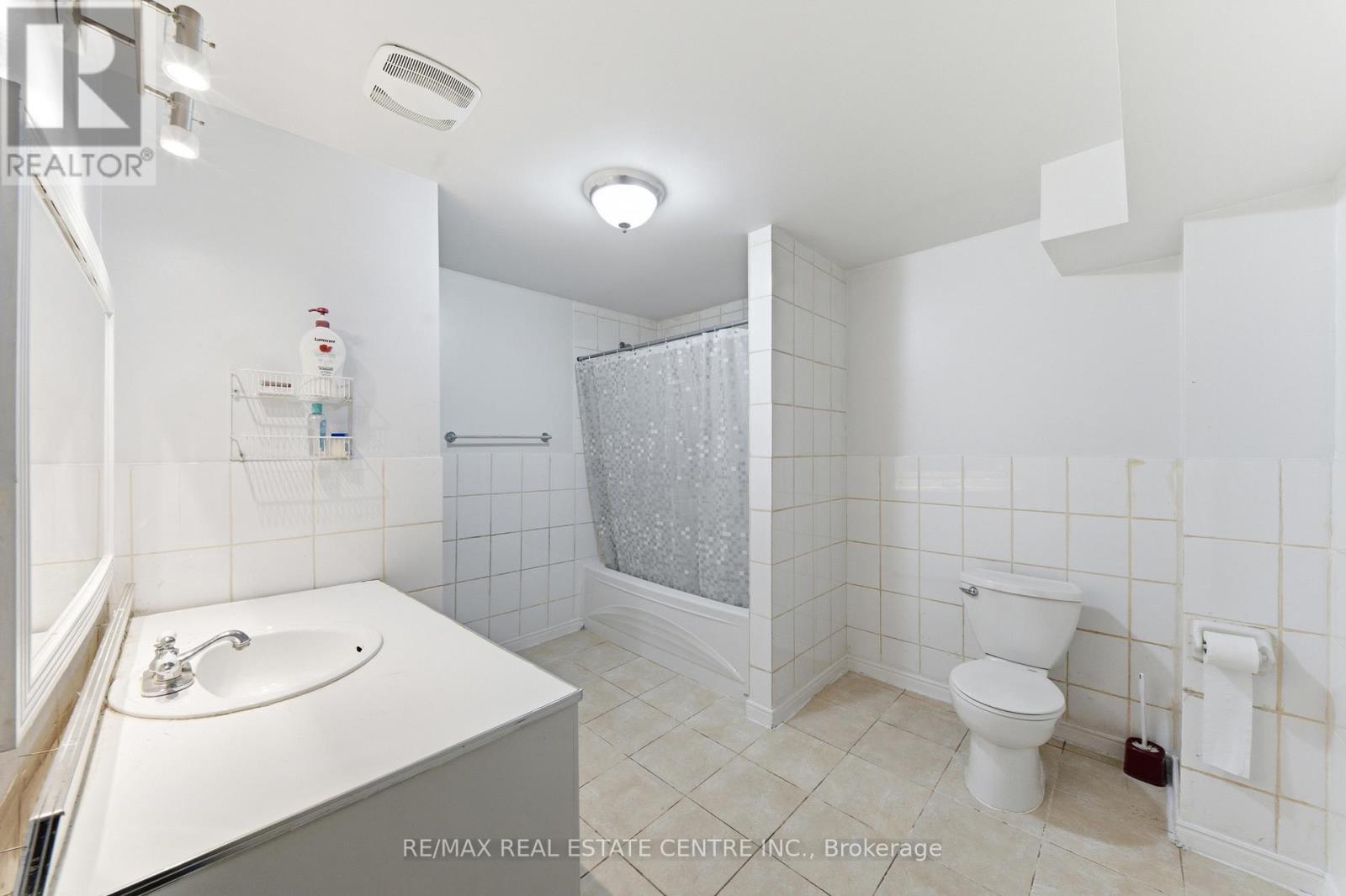 18 Velvet Grass Lane, Brampton, Ontario  L6R 1W6 - Photo 33 - W13466274