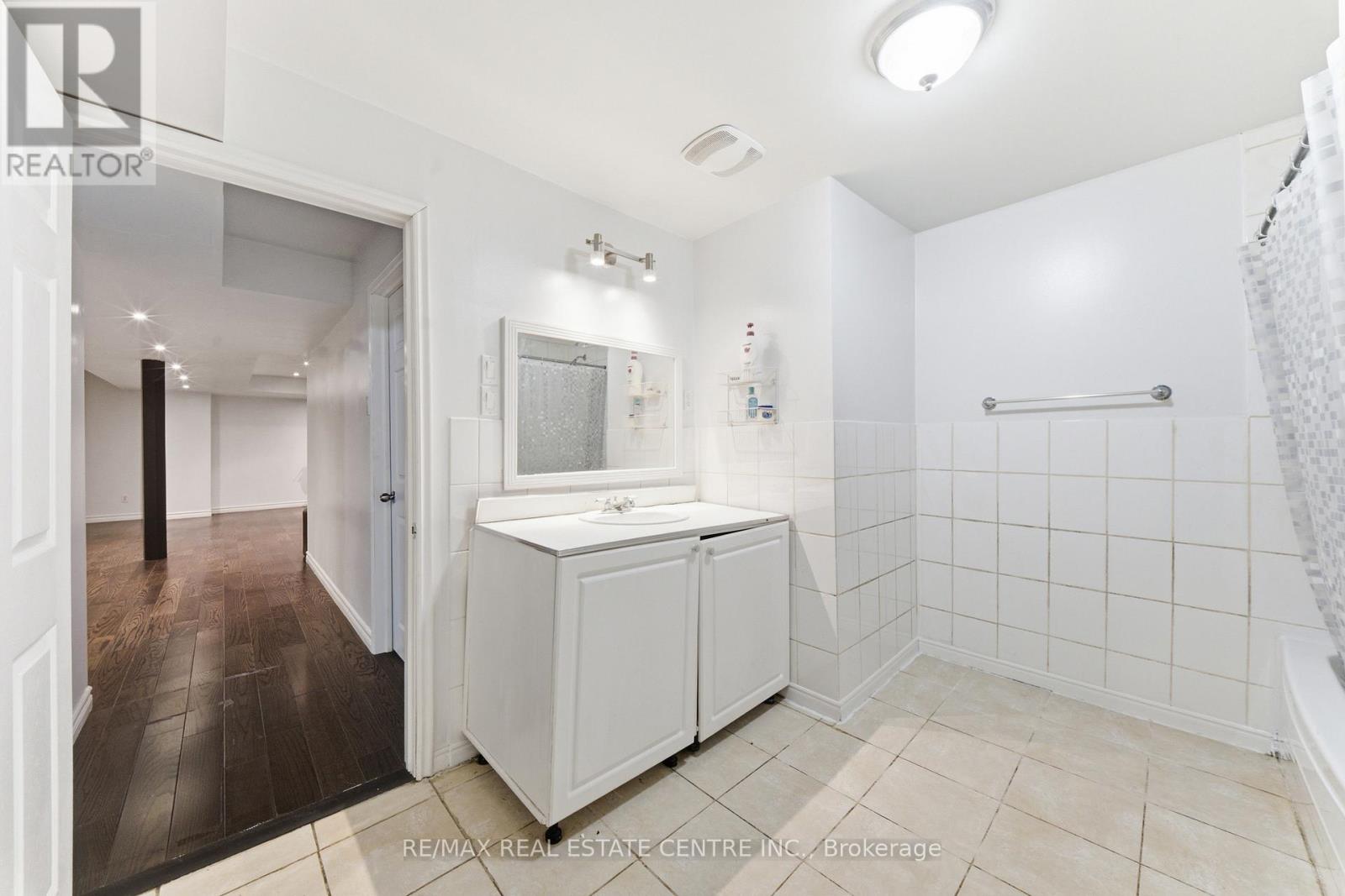 18 Velvet Grass Lane, Brampton, Ontario  L6R 1W6 - Photo 34 - W13466274