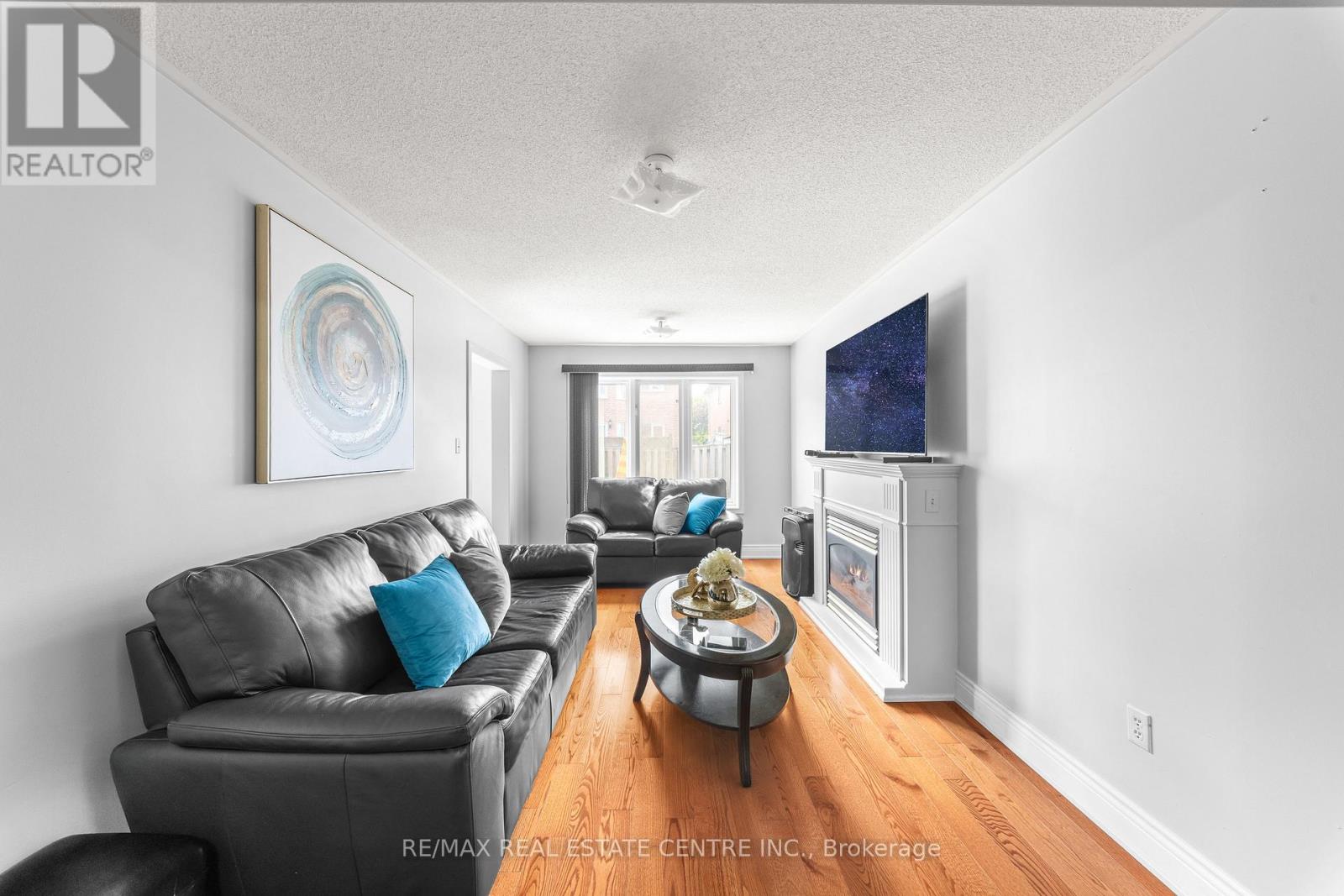 18 Velvet Grass Lane, Brampton, Ontario  L6R 1W6 - Photo 9 - W13466274